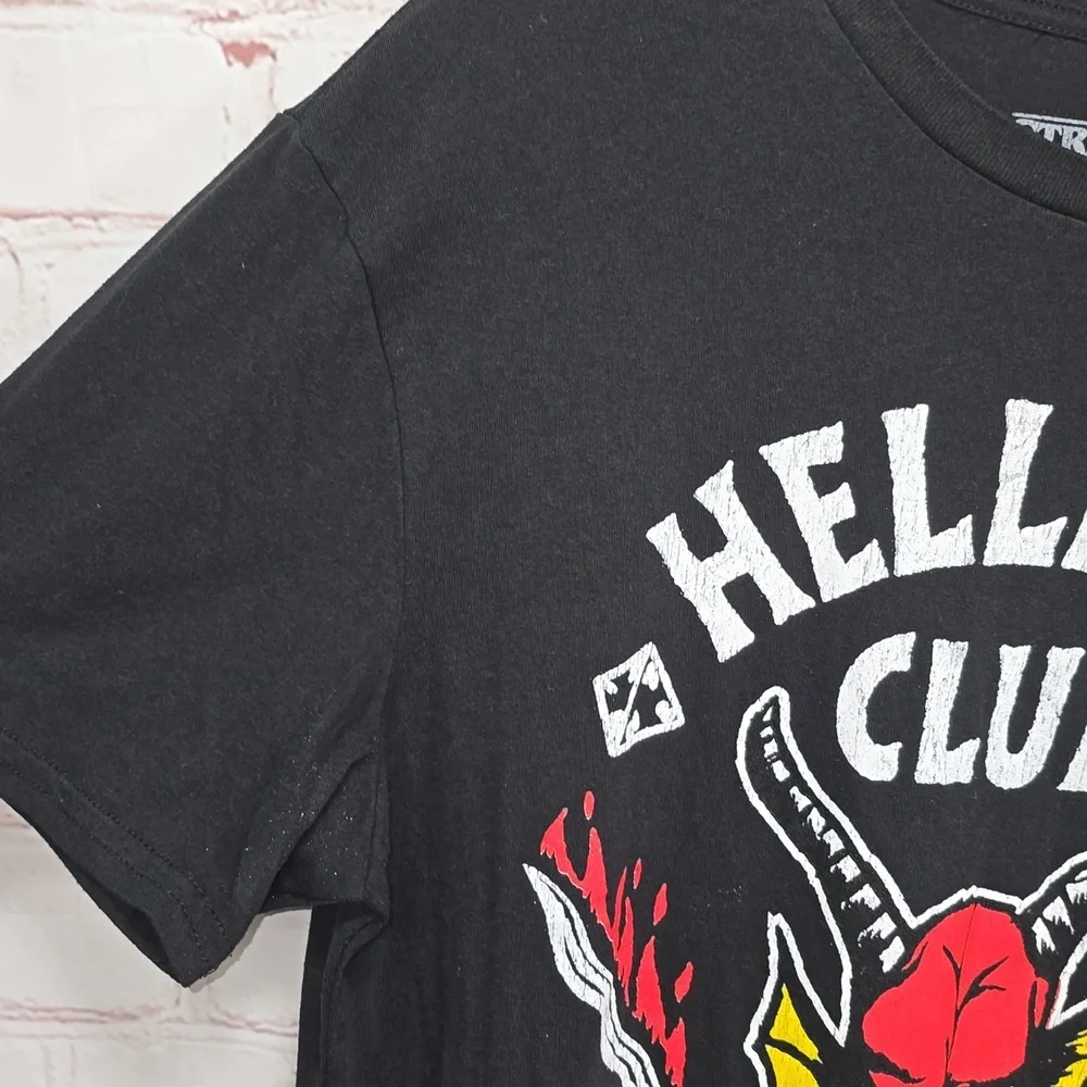 Netflix Stranger Things Hellfire Club Short Sleeve Tee Shirt Men's Size Medium - Picture 3 of 5